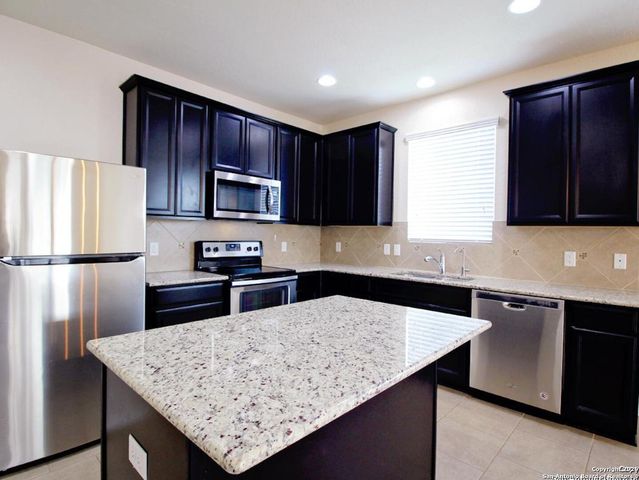 154 Hidden Knoll, Selma, TX 78154