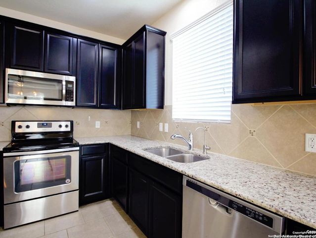 154 Hidden Knoll, Selma, TX 78154