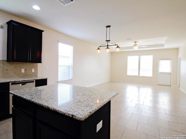 154 Hidden Knoll, Selma, TX 78154