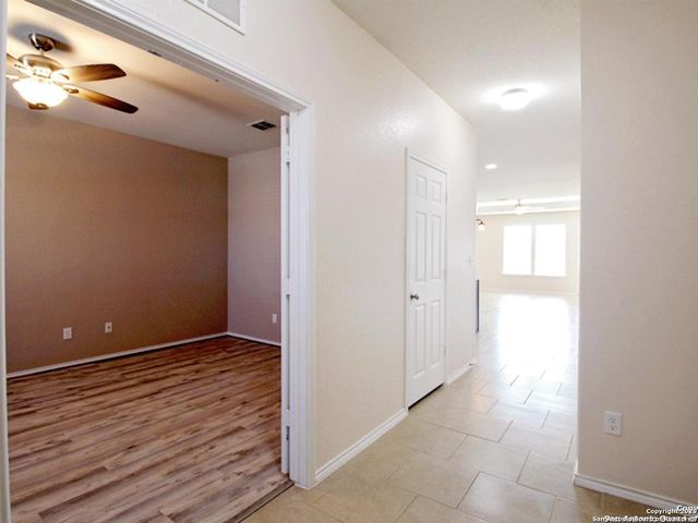 154 Hidden Knoll, Selma, TX 78154