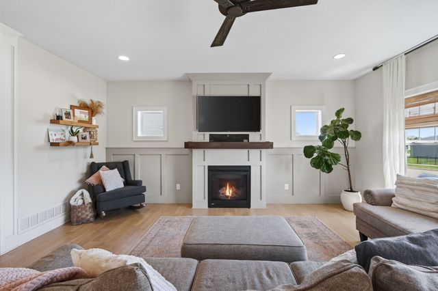 1194 89th Street, West Des Moines, IA 50266