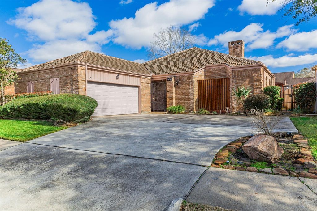 1319 Ambergate Drive, Houston, TX 77077
