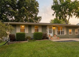 1044 HIGHLAND Drive, Liberty, MO 64068