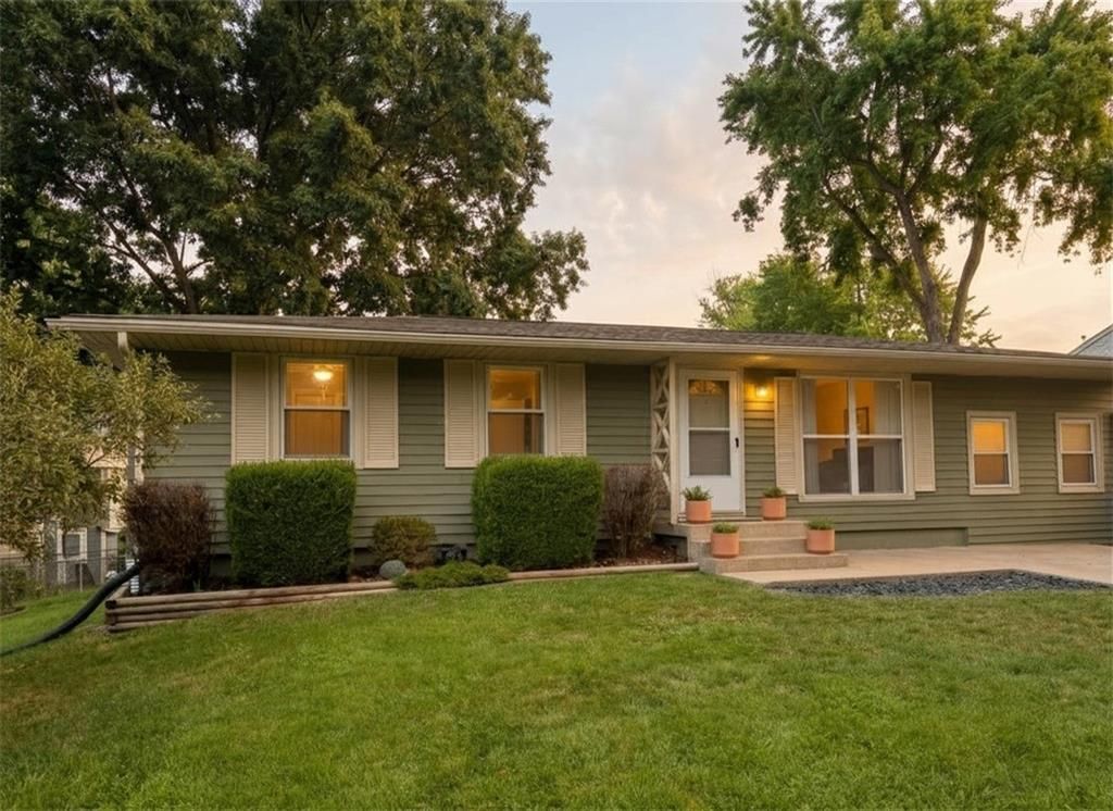 1044 HIGHLAND Drive, Liberty, MO 64068
