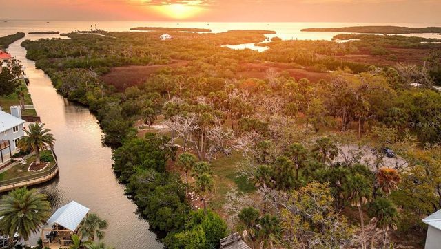 5400 TROPICAL WOODS COURT, Port Richey, FL 34668