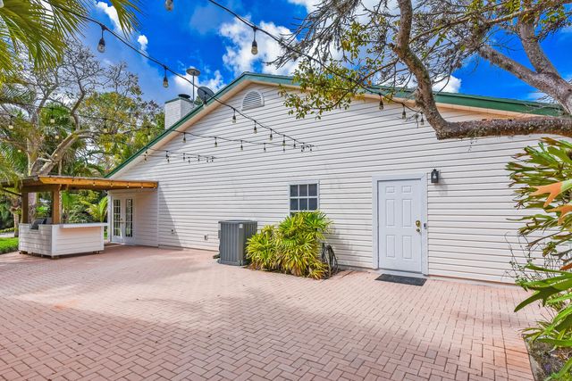 16244 E Downers Drive E, The Acreage, FL 33470