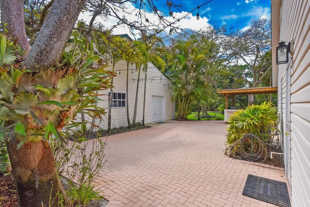 16244 E Downers Drive E, The Acreage, FL 33470