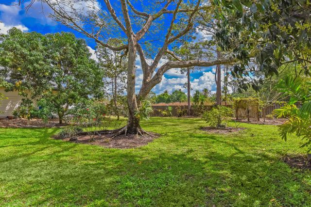 16244 E Downers Drive E, The Acreage, FL 33470
