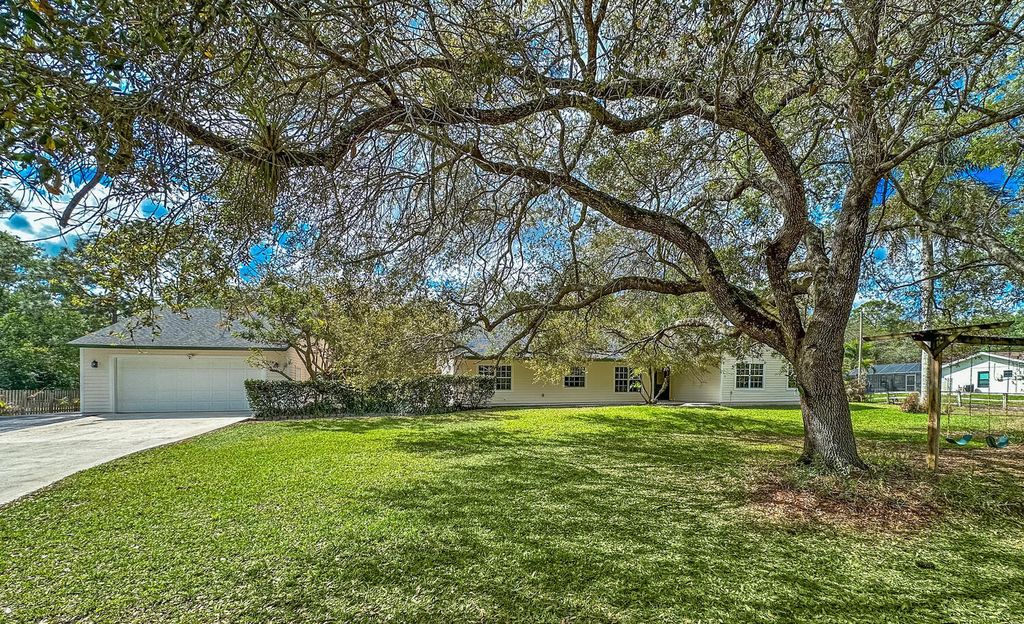 16244 E Downers Drive E, The Acreage, FL 33470
