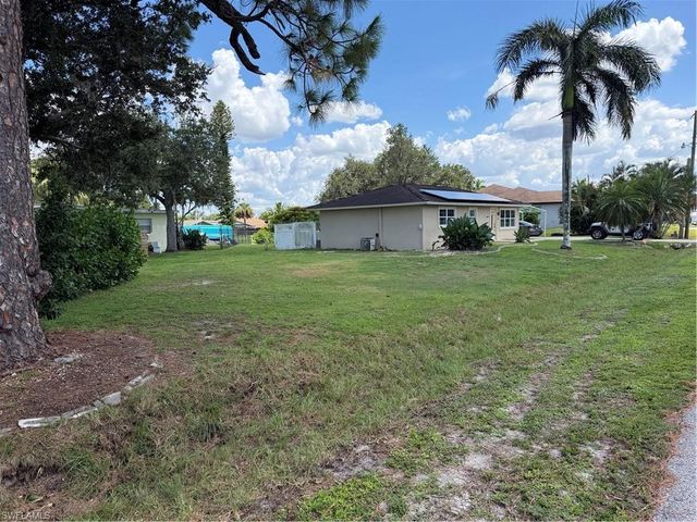 1398 Sunrise DR, North Fort Myers, FL 33917