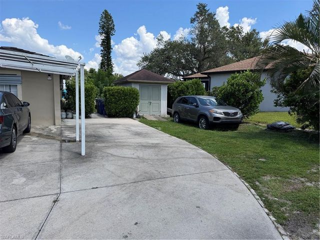 1398 Sunrise DR, North Fort Myers, FL 33917