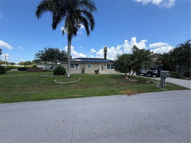 1398 Sunrise DR, North Fort Myers, FL 33917