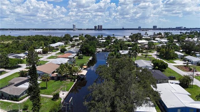 1398 Sunrise DR, North Fort Myers, FL 33917