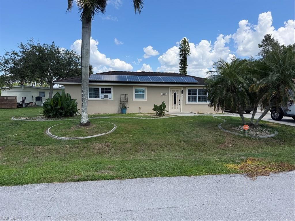 1398 Sunrise DR, North Fort Myers, FL 33917