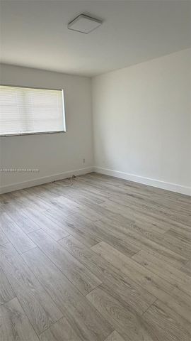 411 SE 10th St 3, Hallandale Beach, FL 33009
