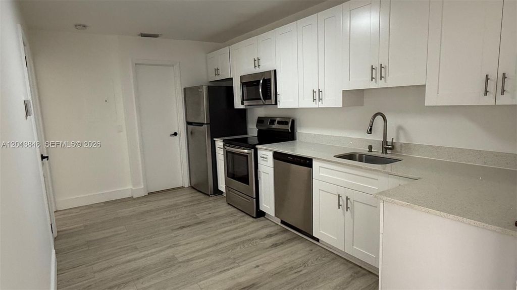 411 SE 10th St 3, Hallandale Beach, FL 33009