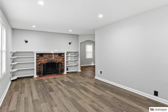 4677 N 60th Street, Omaha, NE 68104