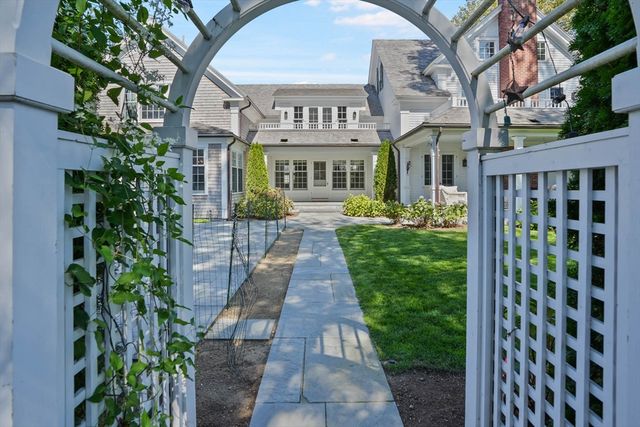 52 South Summer Street, Edgartown, MA 02539