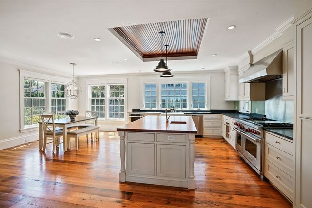 52 South Summer Street, Edgartown, MA 02539