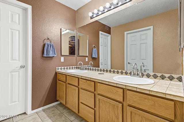 821 E NARDINI Street, San Tan Valley, AZ 85140