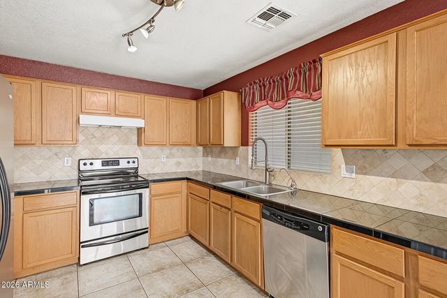 821 E NARDINI Street, San Tan Valley, AZ 85140