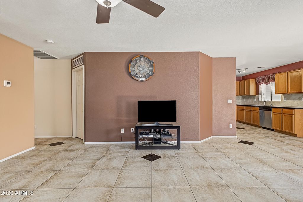 821 E NARDINI Street, San Tan Valley, AZ 85140 — photo 5