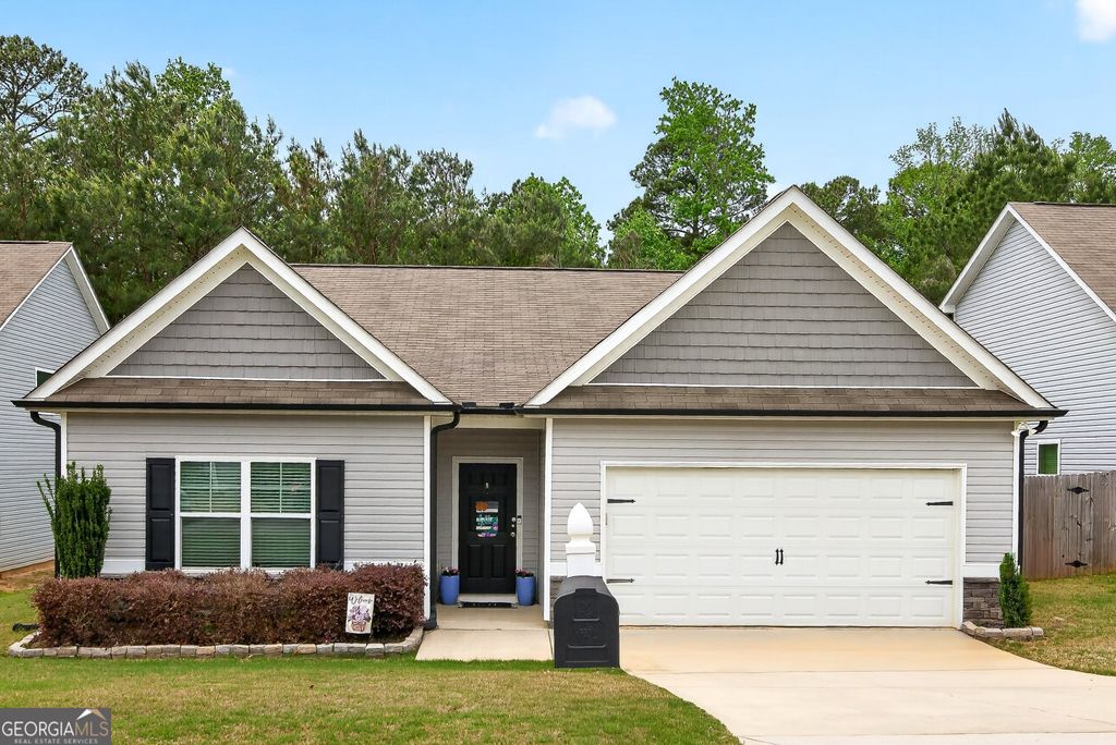 55 Hill Top Circle, Grantville, GA 30220