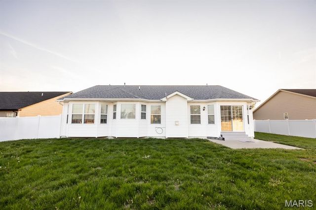 908 Indian Prairie Drive, Mascoutah, IL 62258