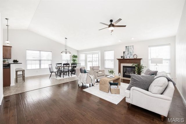 908 Indian Prairie Drive, Mascoutah, IL 62258