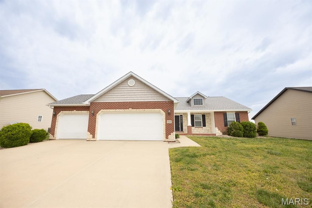 908 Indian Prairie Drive, Mascoutah, IL 62258