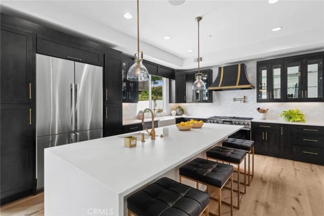 273 Mesa, Costa Mesa, CA 92627