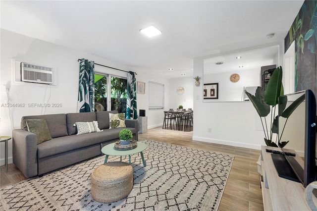 1730 NE 7th Street 15, Fort Lauderdale, FL 33304