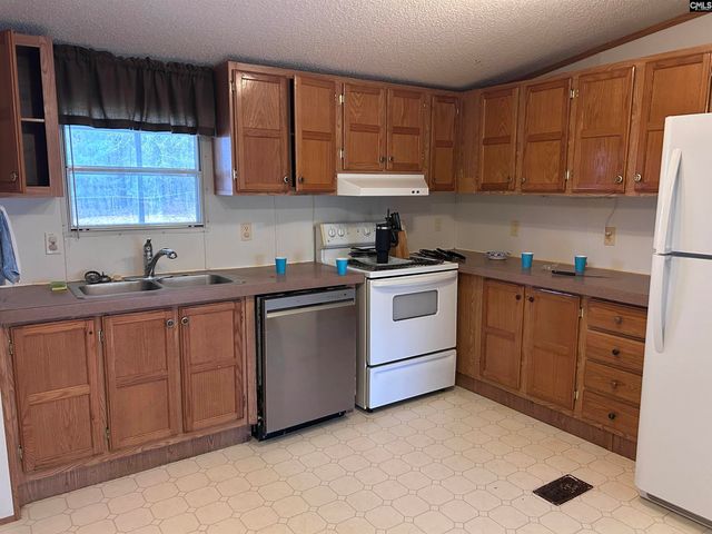 1749 Blacksgate E, Prosperity, SC 29127