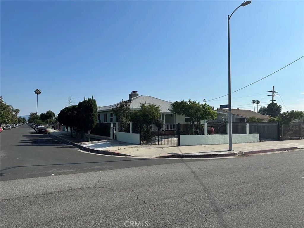 10842 Saticoy Street, Sun Valley, CA 91352