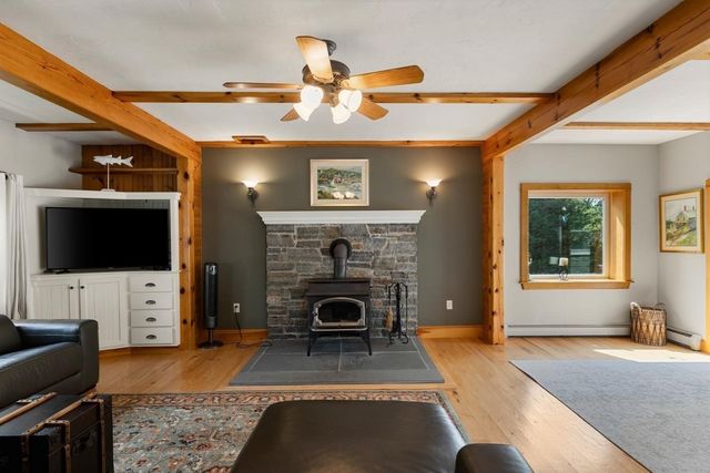 18 Holly St, Gloucester, MA 01930