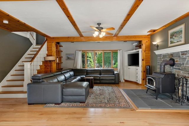 18 Holly St, Gloucester, MA 01930