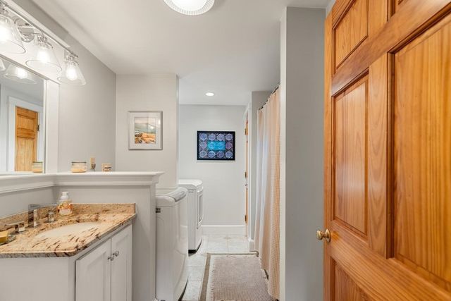 18 Holly St, Gloucester, MA 01930