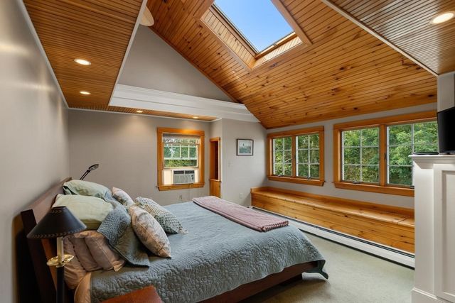18 Holly St, Gloucester, MA 01930