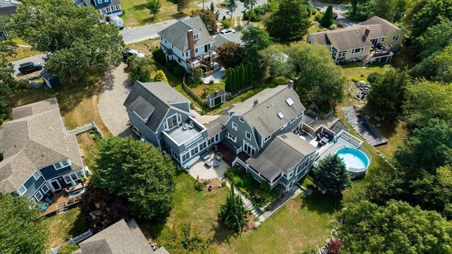 18 Holly St, Gloucester, MA 01930