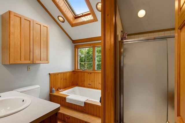 18 Holly St, Gloucester, MA 01930