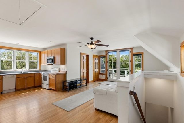 18 Holly St, Gloucester, MA 01930