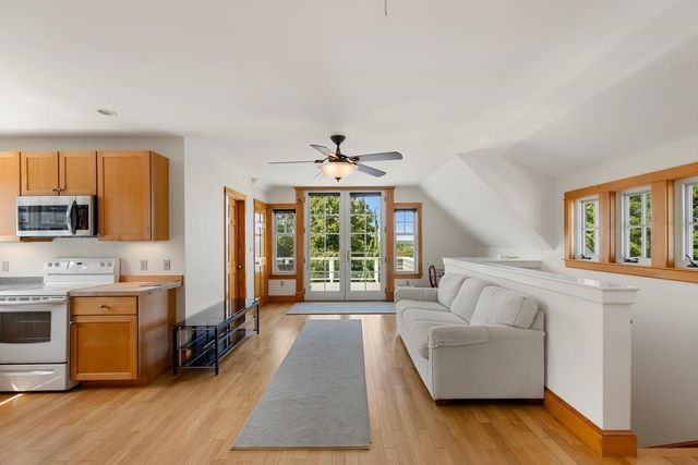 18 Holly St, Gloucester, MA 01930