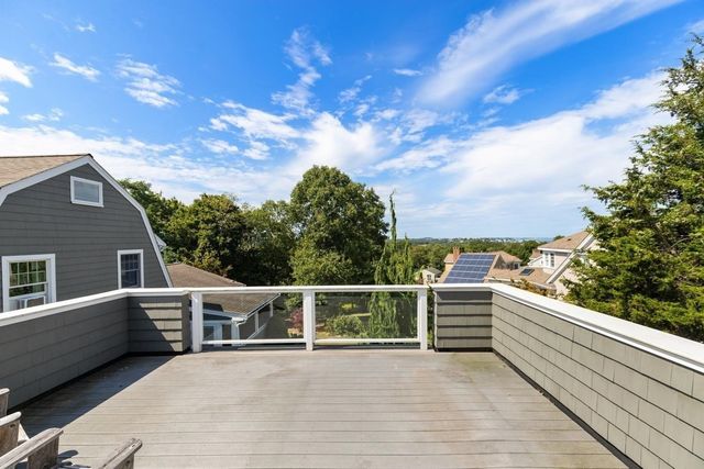 18 Holly St, Gloucester, MA 01930