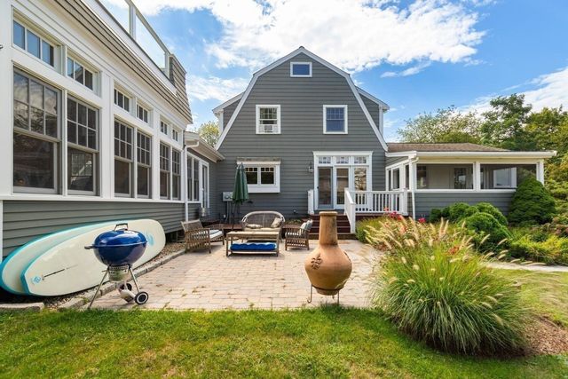 18 Holly St, Gloucester, MA 01930