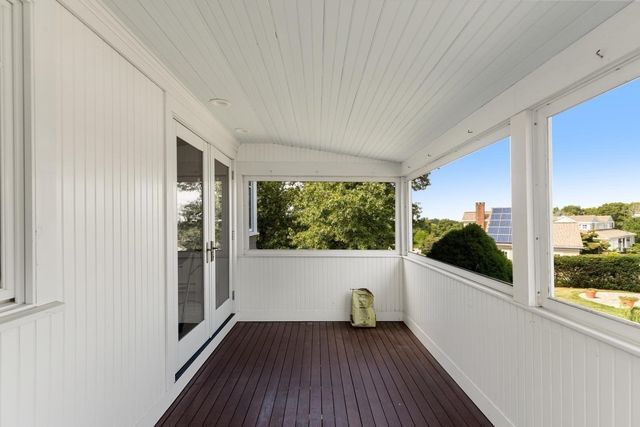 18 Holly St, Gloucester, MA 01930