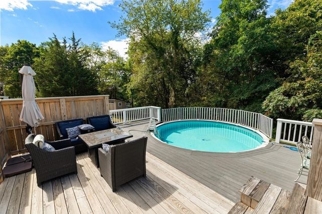18 Holly St, Gloucester, MA 01930