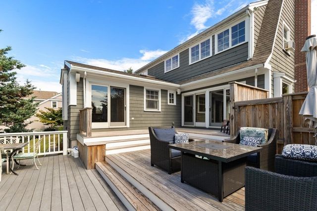 18 Holly St, Gloucester, MA 01930