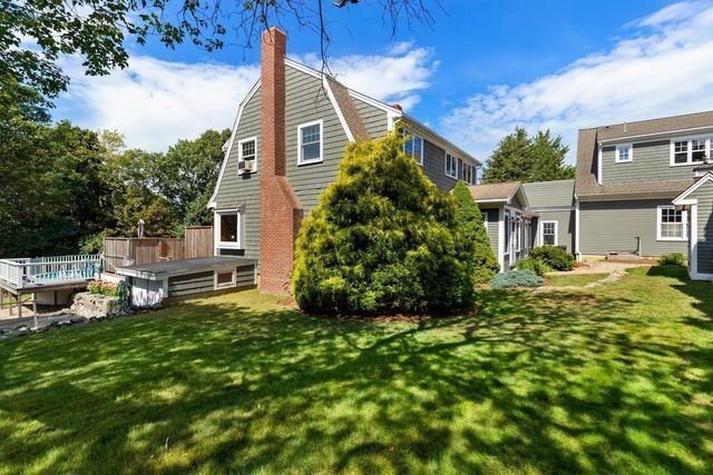 18 Holly St, Gloucester, MA 01930