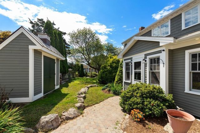 18 Holly St, Gloucester, MA 01930