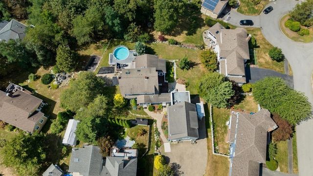 18 Holly St, Gloucester, MA 01930
